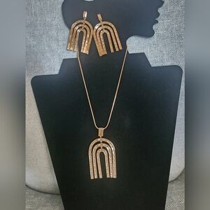 Trafari chandelier light colored gold tone neckace and earings.